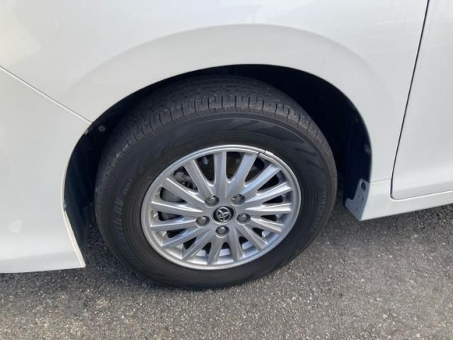 TOYOTA NOAH HYBRID 2014