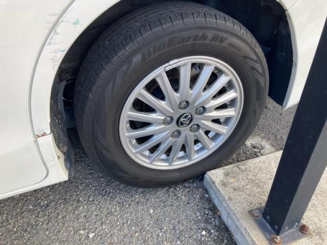 TOYOTA NOAH HYBRID 2014