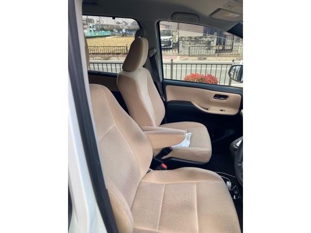 TOYOTA NOAH HYBRID 2014