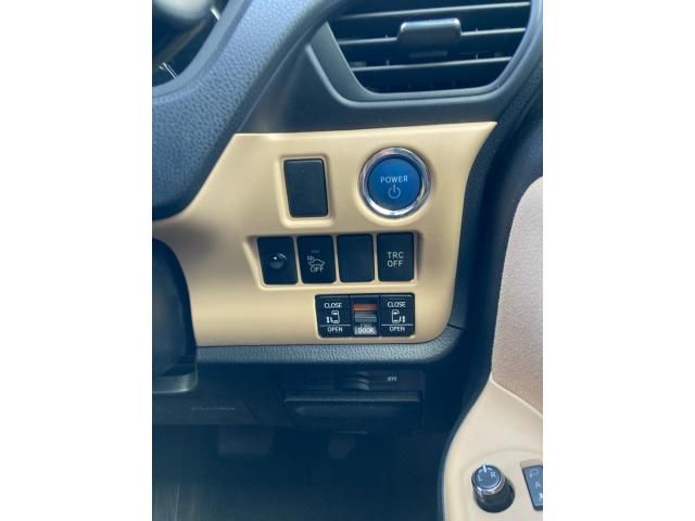 TOYOTA NOAH HYBRID 2014