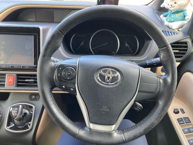 TOYOTA NOAH HYBRID 2014