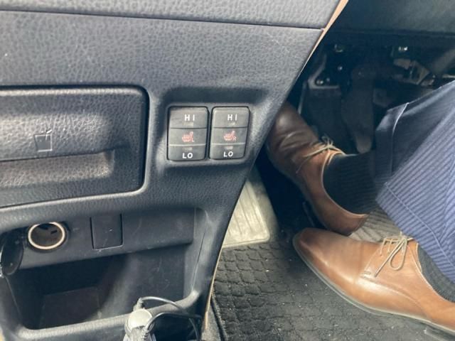 TOYOTA NOAH HYBRID 2014