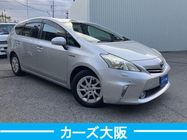 TOYOTA PRIUS Alpha 2011