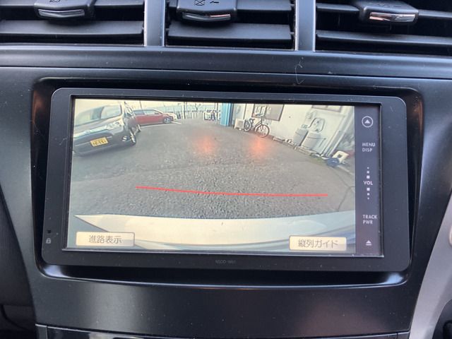 TOYOTA PRIUS Alpha 2011