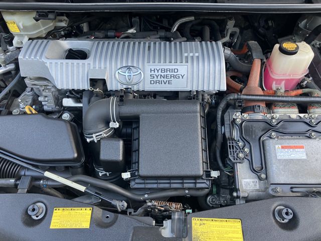 TOYOTA PRIUS Alpha 2011