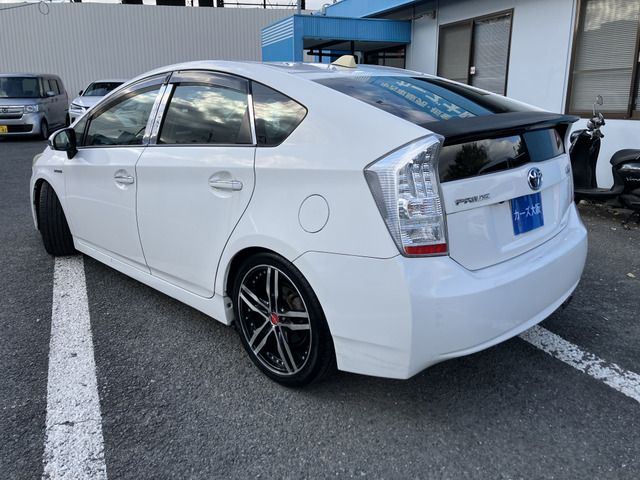 TOYOTA PRIUS 2010