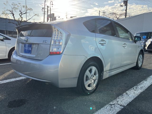 TOYOTA PRIUS 2010