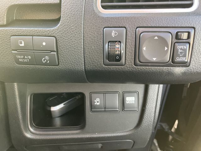 NISSAN SERENA  S-HYBRID 2013