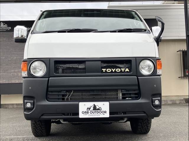 TOYOTA HIACE van 4WD 2022