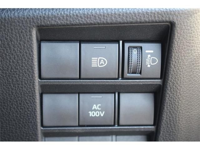 TOYOTA NOAH HYBRID 2022