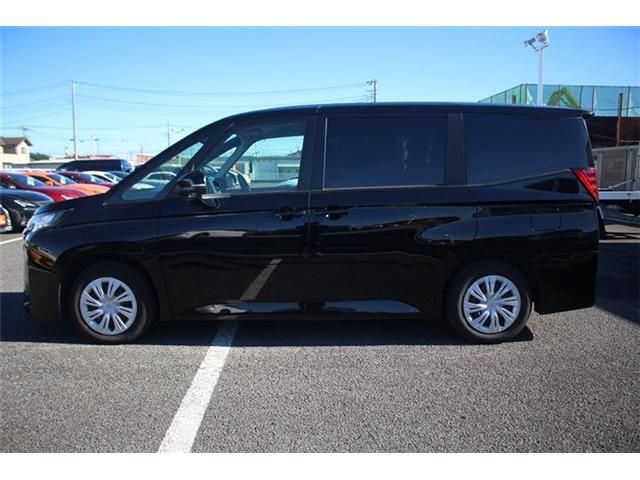 TOYOTA NOAH HYBRID 2022