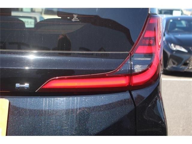 TOYOTA NOAH HYBRID 2022