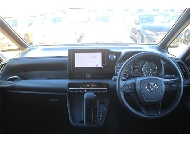 TOYOTA NOAH HYBRID 2022