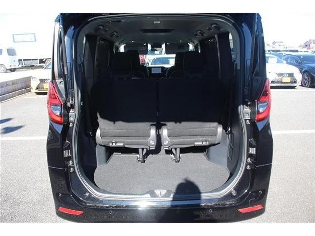 TOYOTA NOAH HYBRID 2022