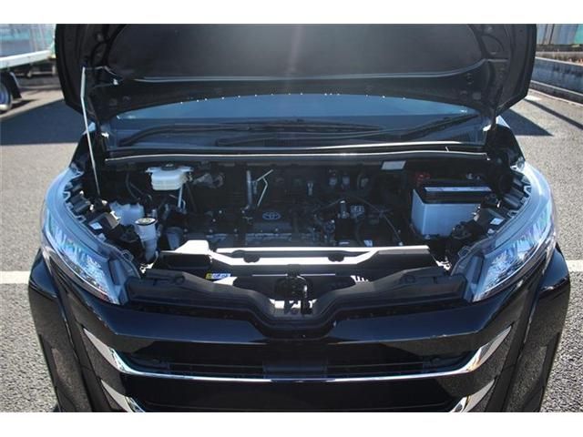 TOYOTA NOAH HYBRID 2022