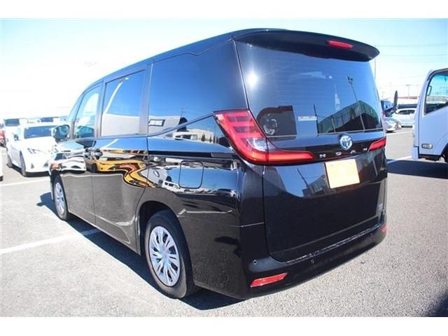 TOYOTA NOAH HYBRID 2022