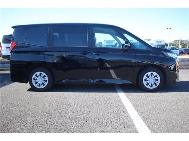 TOYOTA NOAH HYBRID 2022