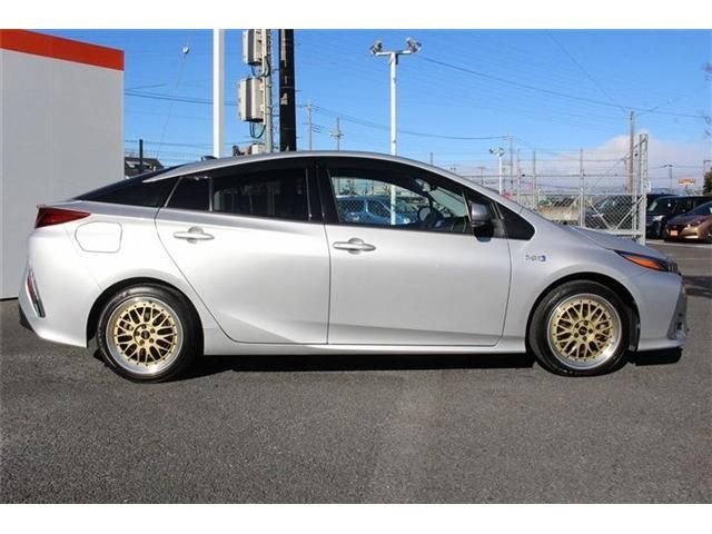 TOYOTA PRIUS PHV 2017