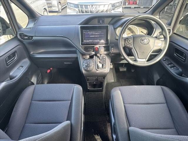 TOYOTA NOAH 2015