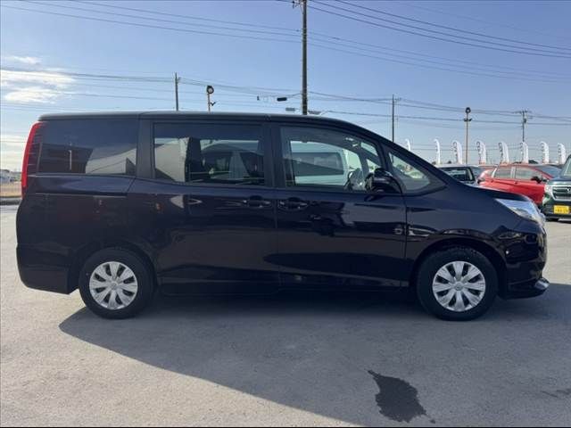 TOYOTA NOAH 2015