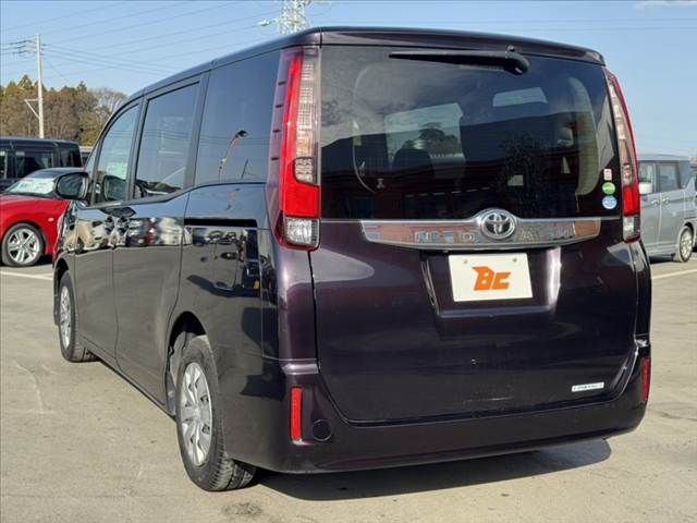TOYOTA NOAH 2015