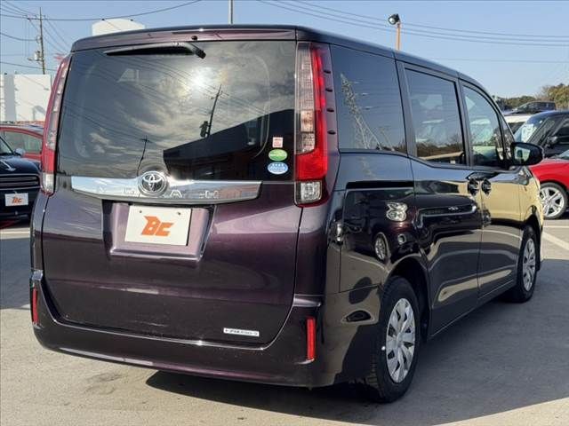 TOYOTA NOAH 2015