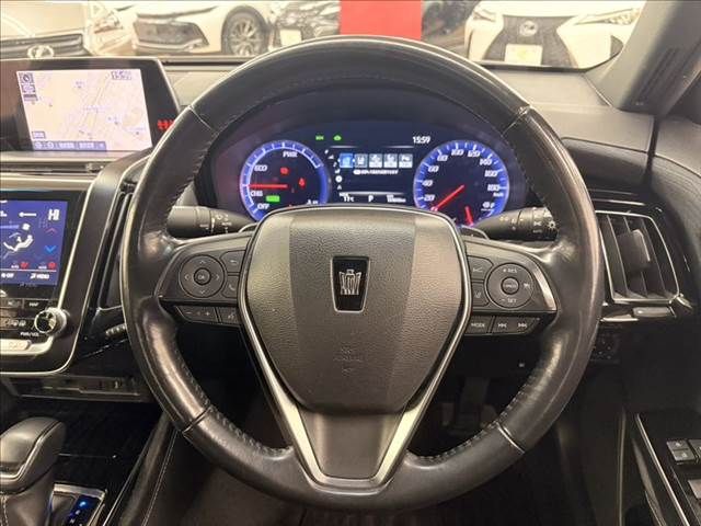 TOYOTA CROWN sedan hybrid 4WD 2018