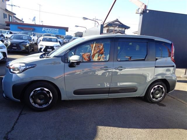 TOYOTA SIENTA HYBRID 2023