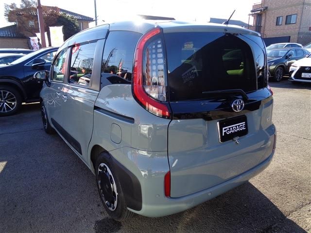 TOYOTA SIENTA HYBRID 2023