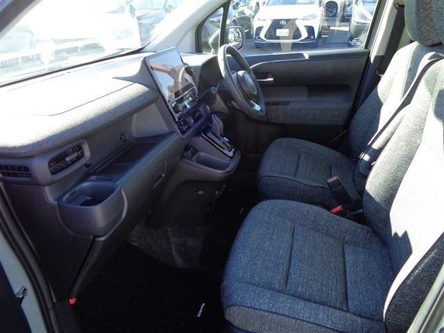 TOYOTA SIENTA HYBRID 2023