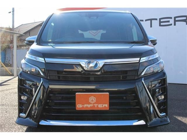 TOYOTA VOXY HYBRID 2019