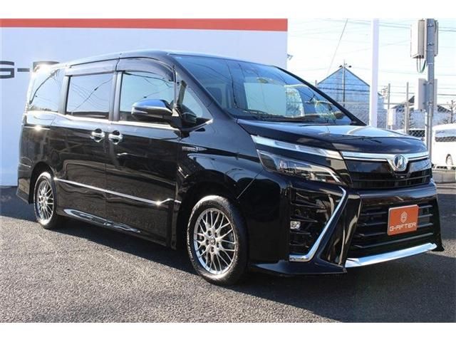 TOYOTA VOXY HYBRID 2019