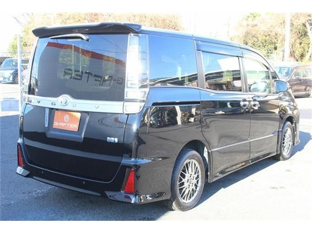 TOYOTA VOXY HYBRID 2019