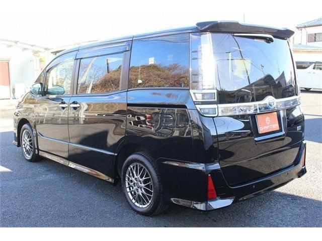 TOYOTA VOXY HYBRID 2019