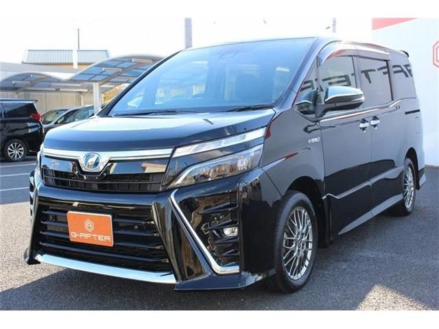 TOYOTA VOXY HYBRID 2019