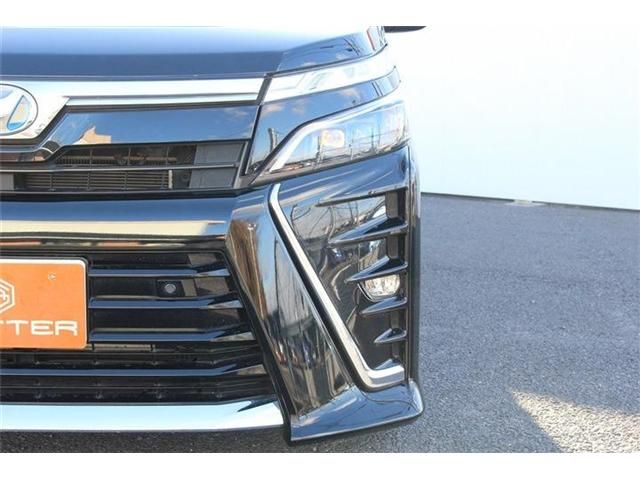 TOYOTA VOXY HYBRID 2019