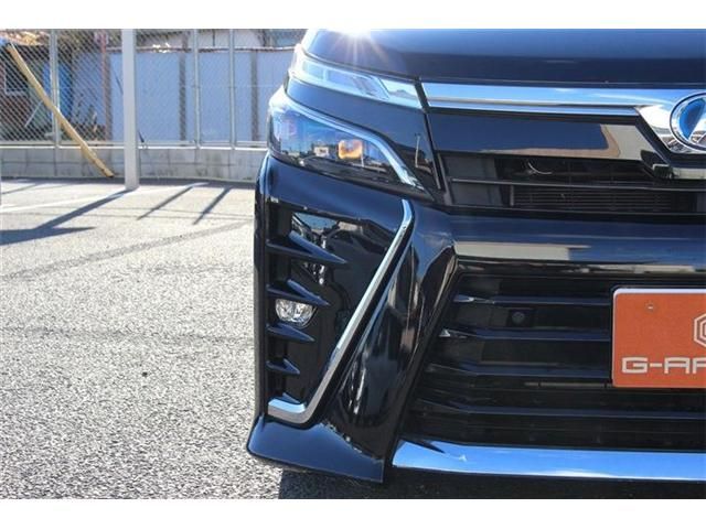 TOYOTA VOXY HYBRID 2019