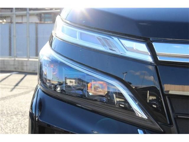 TOYOTA VOXY HYBRID 2019