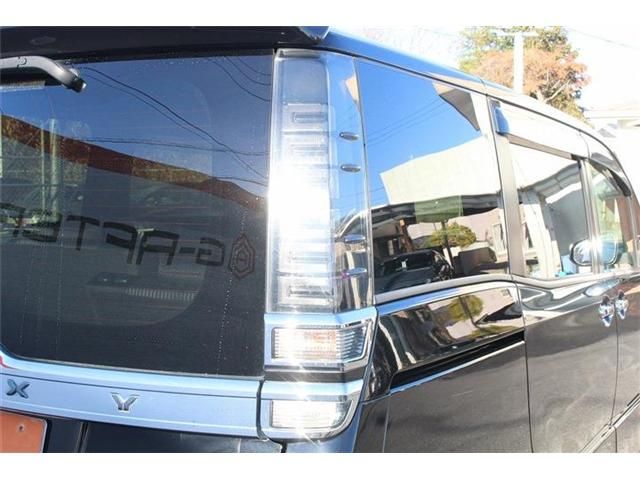 TOYOTA VOXY HYBRID 2019