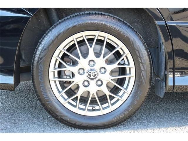 TOYOTA VOXY HYBRID 2019