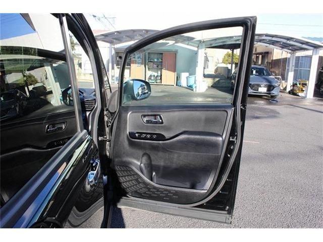 TOYOTA VOXY HYBRID 2019