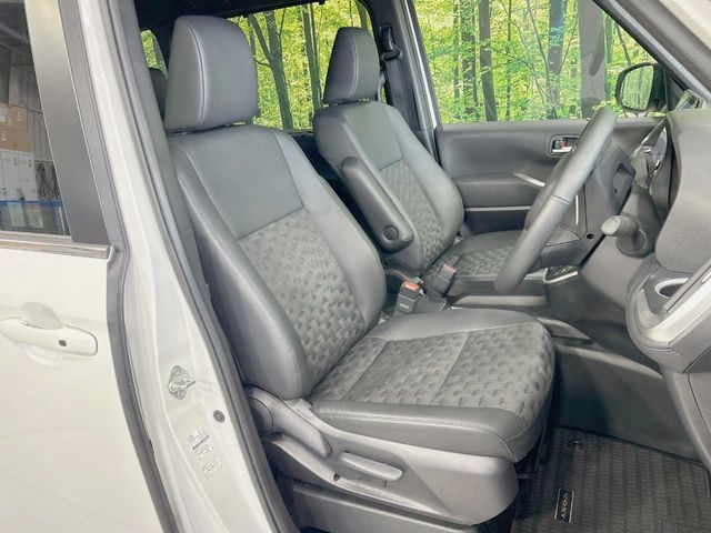 TOYOTA VOXY HYBRID 2025