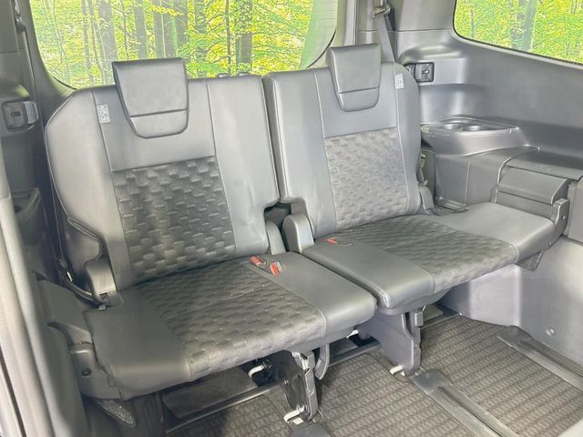 TOYOTA VOXY HYBRID 2025