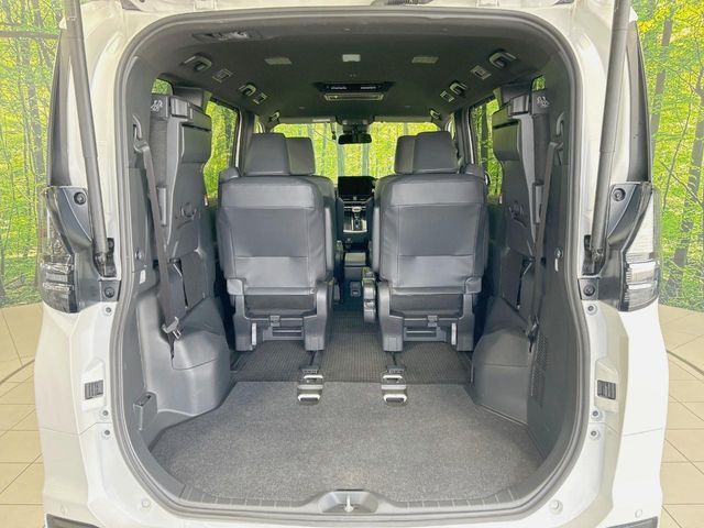 TOYOTA VOXY HYBRID 2025