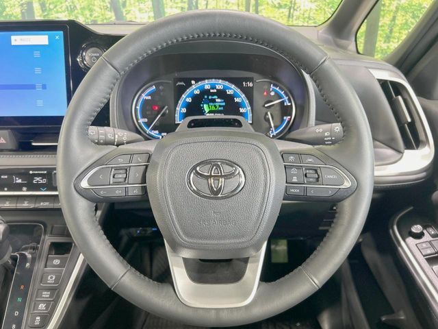 TOYOTA VOXY HYBRID 2025