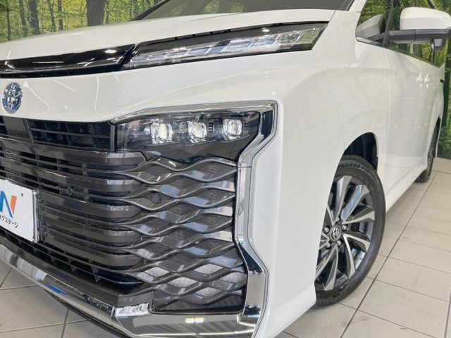 TOYOTA VOXY HYBRID 2025