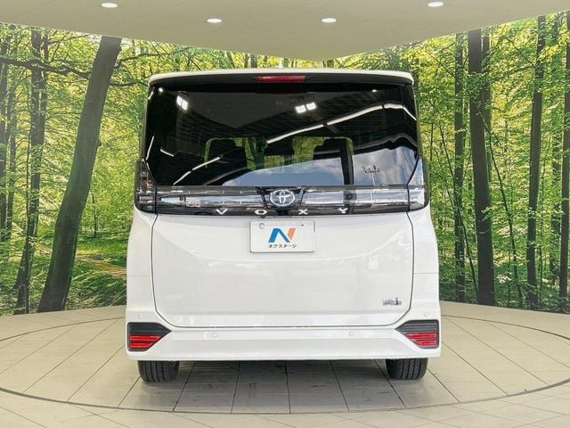 TOYOTA VOXY HYBRID 2025