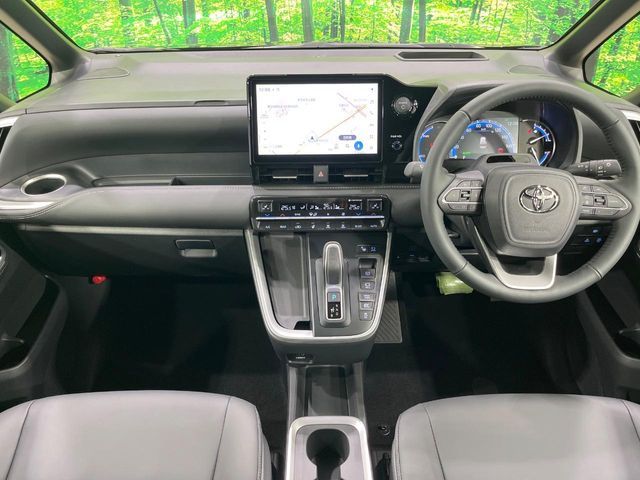 TOYOTA NOAH HYBRID 2025