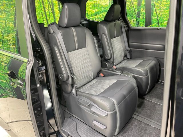 TOYOTA NOAH HYBRID 2025