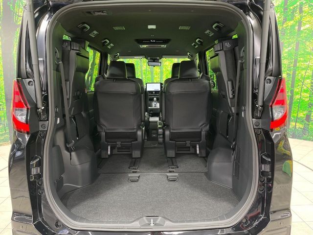 TOYOTA NOAH HYBRID 2025